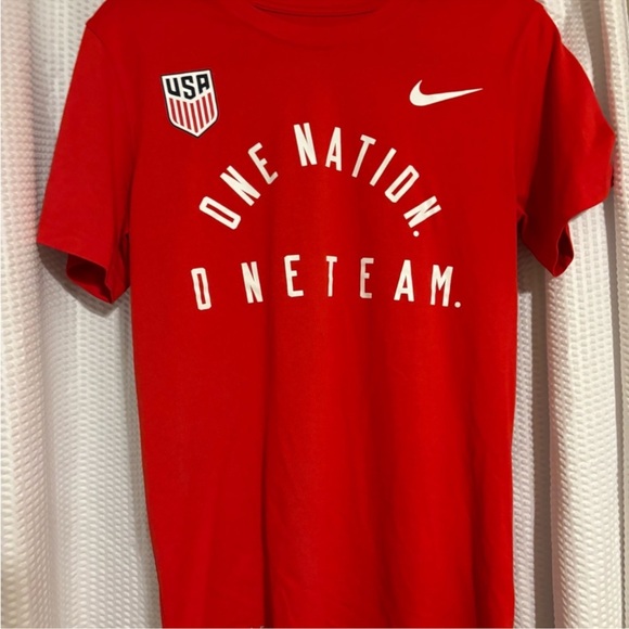 Nike bundle size small 2 tees and one long sleeve - Picture 10 of 12